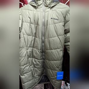 Woman's Med Columbia winter coat w/faux fur hoox